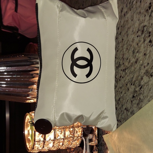 Chanel Beauty White Makeup Bag Pouch Clutch Cosmetic Case - Picture 7 of 8